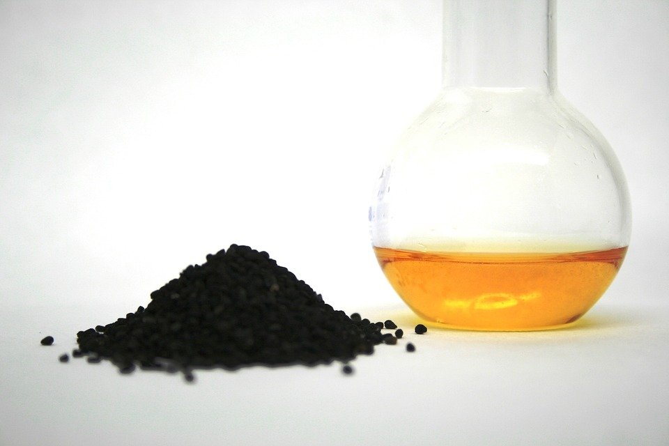 nasiona czarnuszki i olej z czarnuszki siewnej